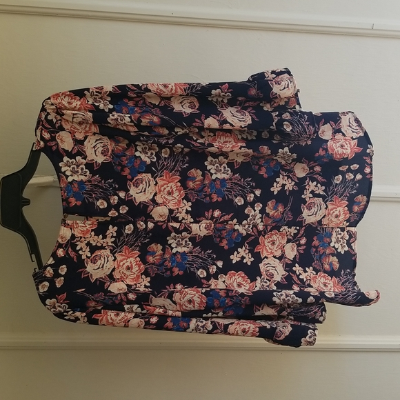 EUC Bobeau Floral Blouse - Picture 4 of 6